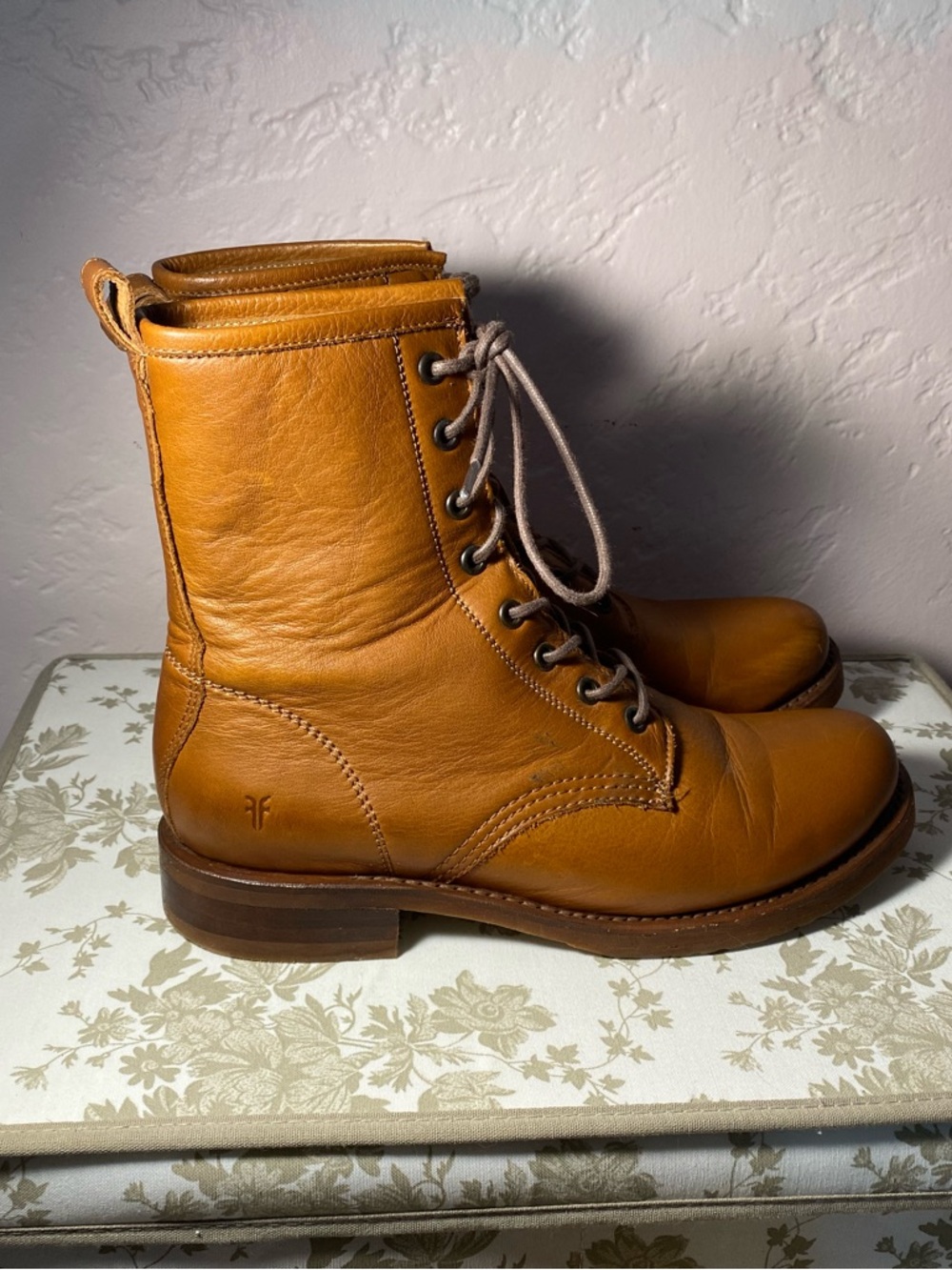 Women’s Frye Tan Leather Lace-Up Boots Size 10